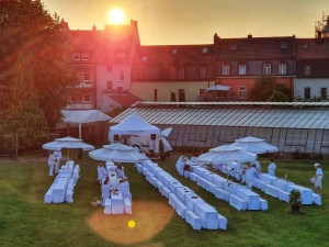 Begeisterung beim dîner en blanc in der Gärtnerstadt